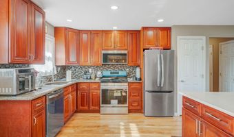 280 S Bayview Ave, Amityville, NY 11701