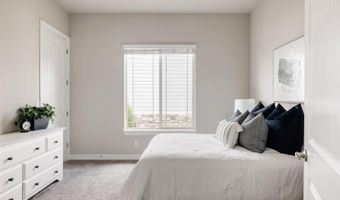 27430 E Lakeview Dr, Aurora, CO 80016