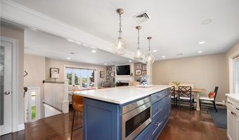 7 Robins Way, North Providence, RI 02904