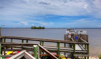 918 Laurel Cir, Barefoot Bay, FL 32976