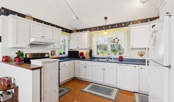 61 Pond Rd, Albion, ME 04910