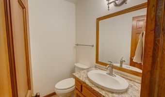 21 E Newhaven Cir, Madison, WI 53717