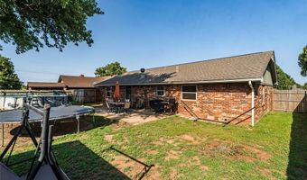 104 Caulder Dr, Chickasha, OK 73018