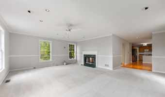 40 Nathan Hale Ct, Cheshire, CT 06410