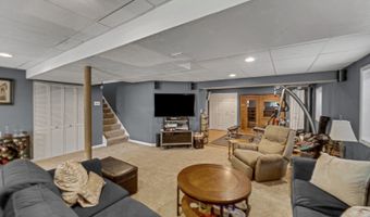 5 Lancaster Ct, Algonquin, IL 60102