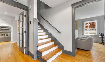 7 Florence Ave, Newport, RI 02840