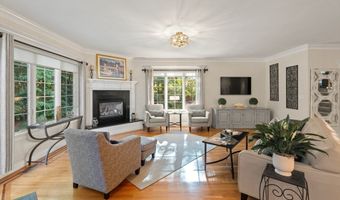 32 Bobby Jones Dr 32, Andover, MA 01810