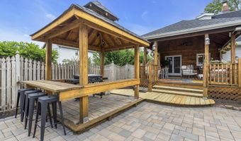 854 Main St, Belford, NJ 07718