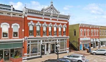 11 Benton Ave E, Albia, IA 52531