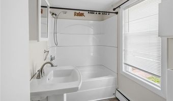 400 Thames St, Bristol, RI 02809