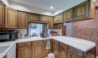 4 Lakeridge Dr, Arkansas City, KS 67005