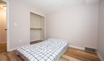 132 Harrogate E, Amherst, NY 14221
