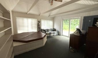 14 Lakeshore Dr, Belgrade, ME 04917