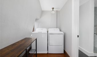 24 Barney St, Newport, RI 02840