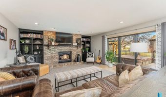408 N Oak Ridge Rd, Brandon, SD 57005