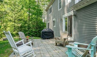24 Surrey Ln, Falmouth, ME 04105