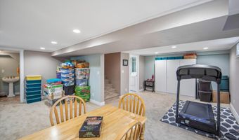 911 Mesa Verde Pl, Ames, IA 50014