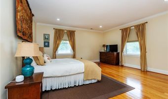 7 Gibson Ave, Narragansett, RI 02882