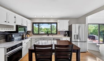 404 Oakmont Cir, Ballwin, MO 63011
