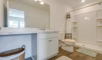 677 Crossings Ln, Akron, OH 44320