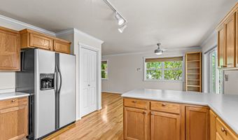380 Hemlock Ln, Ashland, OR 97520