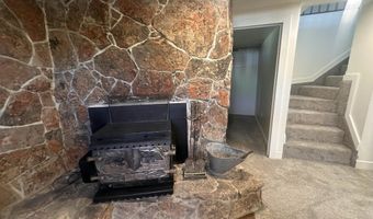 17 Frontier St, Diamondville, WY 83116