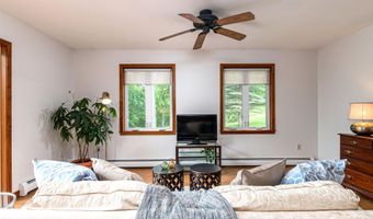 156 Sherwood Cir, Brattleboro, VT 05301