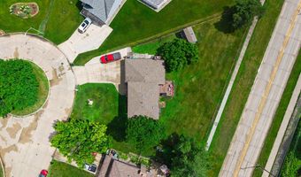 302 Village Cir, Altoona, IA 50009