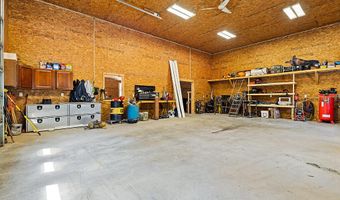 816 Riverside Dr, Augusta, ME 04330