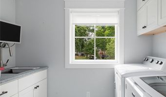 5 Hampden St, Barrington, RI 02806
