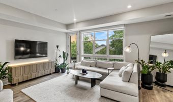 1102 S HIGHLAND St 3, Arlington, VA 22204