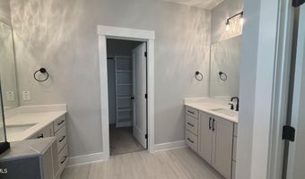 200 E Moore St D, Apex, NC 27502