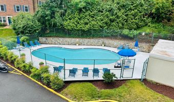 706 S ARLINGTON MILL Dr 18302, Arlington, VA 22204