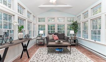 85 Sheep Farm Dr, East Greenwich, RI 02818