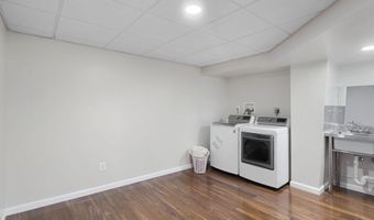 8418 STONE GATE Dr, Annandale, VA 22003