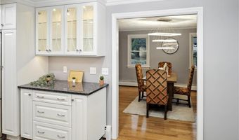123 Stone Gate Dr, North Kingstown, RI 02852