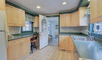 125 New Rd, East Providence, RI 02916