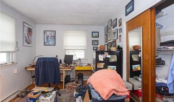 37 Squantum Dr, Middletown, RI 02842