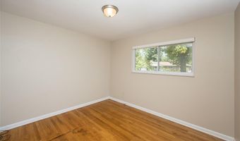 119 Smith Dr, Ballwin, MO 63011