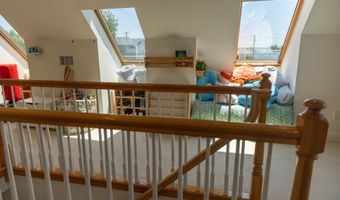 18 Waverly Rd, Branford, CT 06405