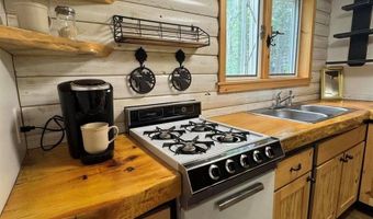 6 Maple Dr, Abbot, ME 04406