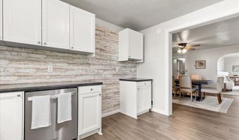 5306 Hillcrest Dr, Allenton, WI 53002