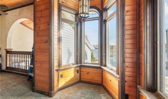 584 Apple Dr, Akron, OH 44319