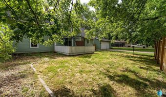 411 W Cedar St, Beresford, SD 57004