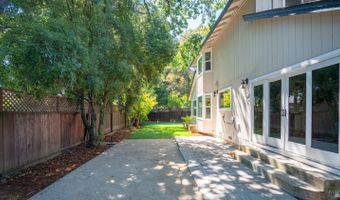 2318 S Hampton Cir, Santa Rosa, CA 95401