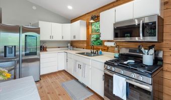 46 Log Cabin Dr, Cambridge, VT 05465
