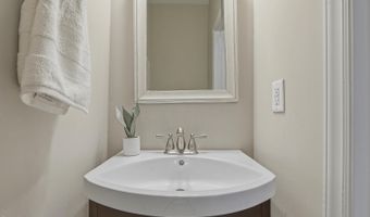 1748 Town Home Dr, Apex, NC 27502