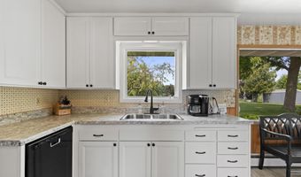 325 W GREENFIELD Ave, Algoma, WI 54201