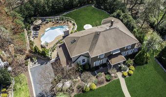 14 Bunker Hill Dr, Middletown, NJ 07748