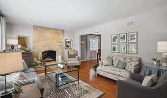 1923 N Carlyle Pl, Arlington Heights, IL 60004